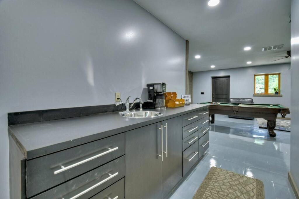 The Chariot - Creek Front With Hottub, Fire Pits, Billiards, Ev Charger - Sandalwood Stays Blue Ridge Esterno foto