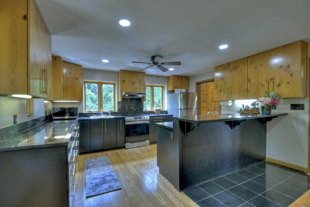 The Chariot - Creek Front With Hottub, Fire Pits, Billiards, Ev Charger - Sandalwood Stays Blue Ridge Esterno foto