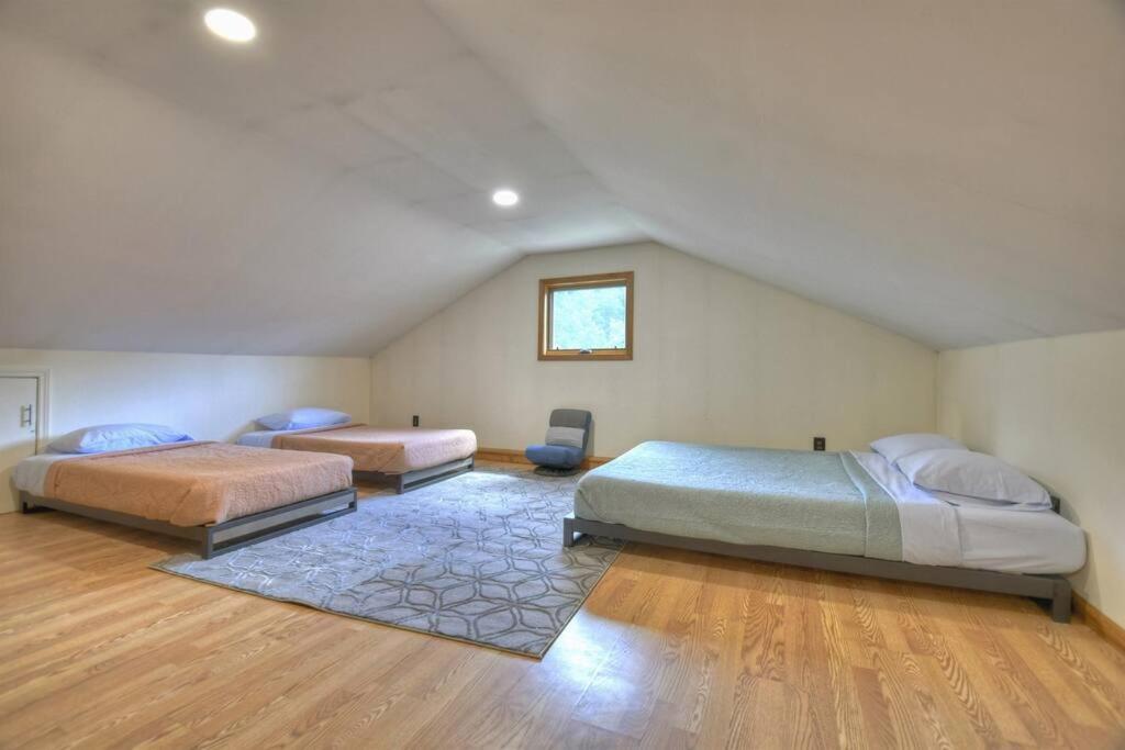 The Chariot - Creek Front With Hottub, Fire Pits, Billiards, Ev Charger - Sandalwood Stays Blue Ridge Esterno foto