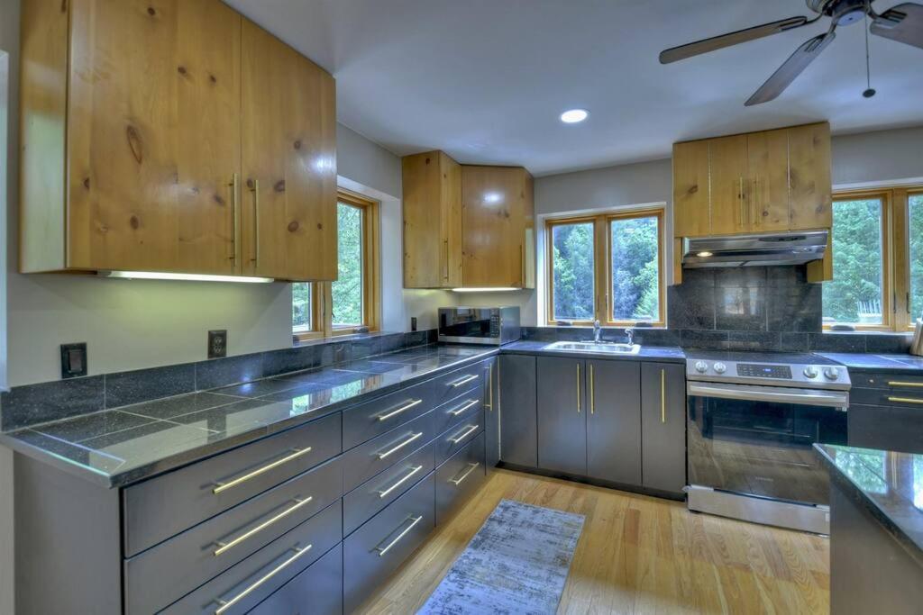 The Chariot - Creek Front With Hottub, Fire Pits, Billiards, Ev Charger - Sandalwood Stays Blue Ridge Esterno foto
